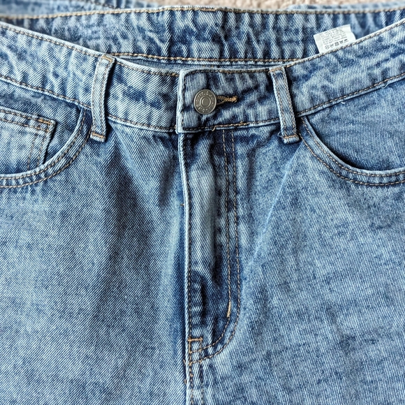 Straight Leg Jeans - Picture 5 of 6